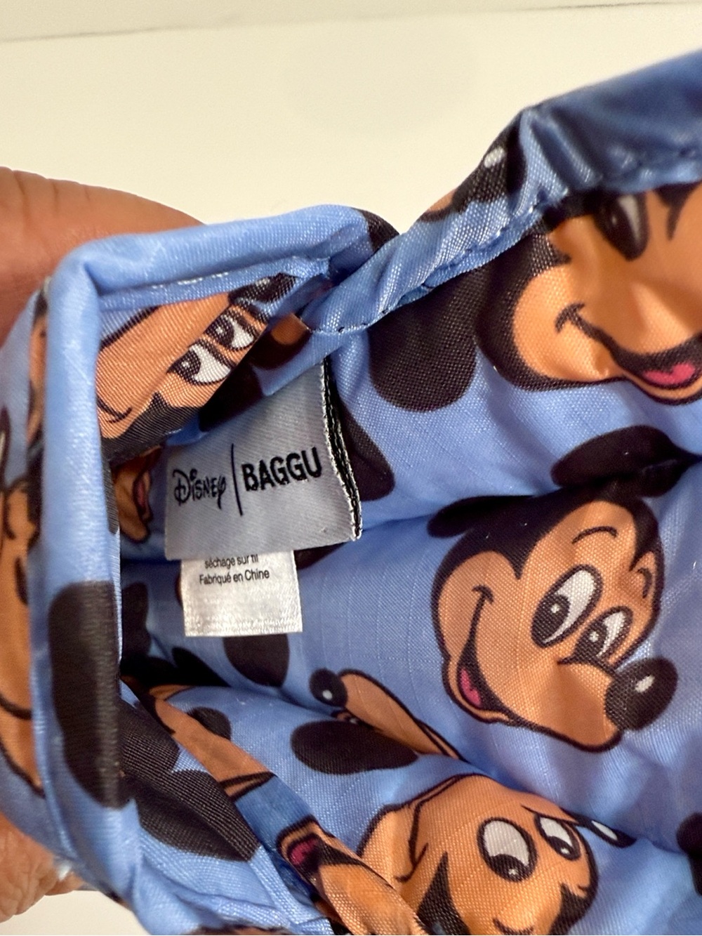 DISNEY | BAGGU Puffy Glasses Sleeve - Mickey & Friends Collection (Mickey Mouse) - Picture 6 of 6